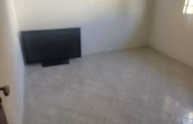 Imagem: A casa possui 2 Dormitórios, 1 Banheiro, 2 Vagas na garagem