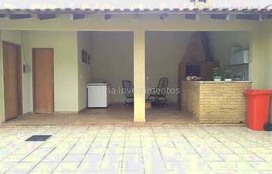 Imagem: A casa possui 3 Dormitórios, 2 Banheiros, 3 Vagas na garagem