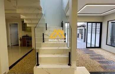 Imagem: A casa em condomínio possui 4 Dormitórios, 5 Banheiros, 4