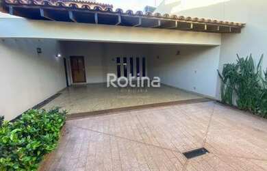 Imagem: A casa possui 3 Dormitórios, 5 Banheiros, 5 Vagas na garagem