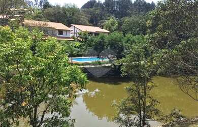 Imagem: A casa em condomínio possui 4 Dormitórios, 5 Banheiros, 4