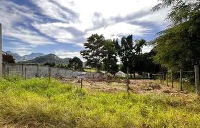 Imagem: O terreno possui 450m² de Área e está localizado em Fátima