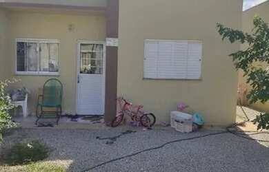 Imagem: A casa em condomínio possui 2 Dormitórios, 1 Banheiro, 2 Vagas