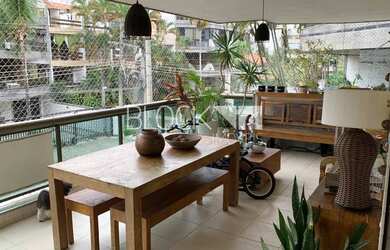 Imagem: O apartamento possui 3 Dormitórios, 3 Banheiros, 2 Vagas na