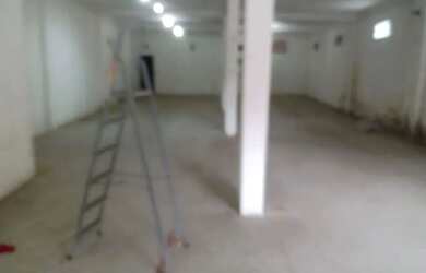 Imagem: O depósito possui 3 Vagas na garagem, 250m² de Área e está