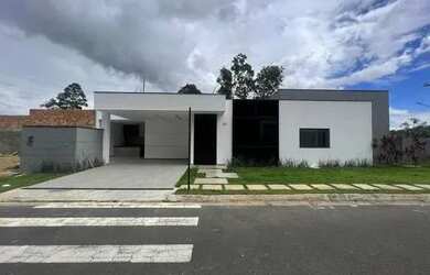 Imagem: A casa em condomínio possui 4 Dormitórios, 1 Banheiro, 4 Vagas