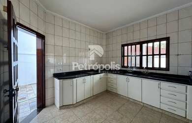 Imagem 3: Sobrado na 204 Sul com 6 quartos sendo 3 suítes e ponto comercial para...