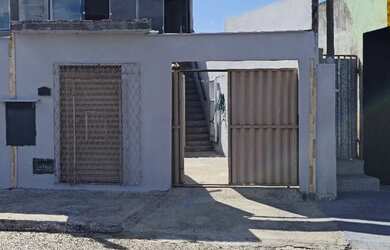 Imagem: A casa possui 2 Dormitórios, 2 Banheiros, 2 Vagas na garagem