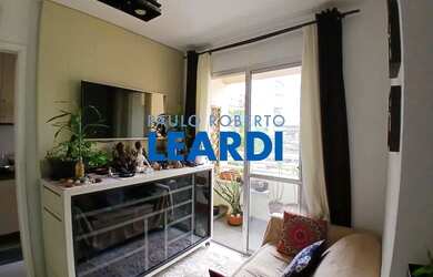 Imagem: O apartamento possui 2 Dormitórios, 1 Banheiro, 1 Vaga na garagem