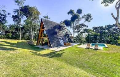 Imagem: A casa em condomínio à venda possui 3 Dormitórios, 1 Banheiro