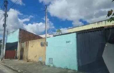 Imagem: A casa possui 1 Dormitório, 1 Banheiro, 1 Vaga na garagem