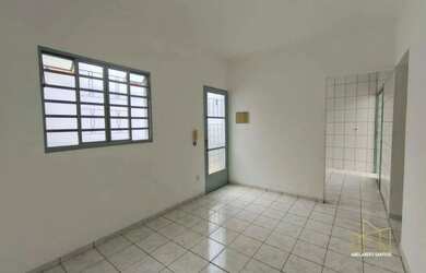 Imagem: A kitnet possui 1 Dormitório, 1 Banheiro, 1 Vaga na garagem