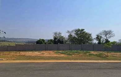 Imagem: O terreno possui 368m² de Área e está localizado em Parque