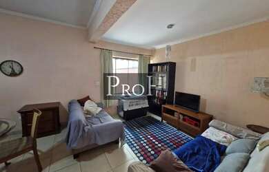 Imagem: A casa possui 4 Dormitórios, 4 Banheiros, 4 Vagas na garagem