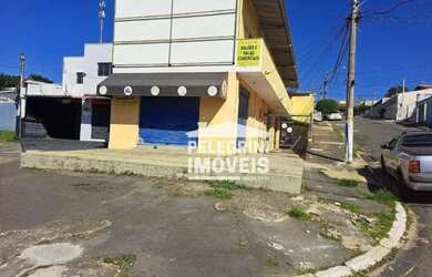 Imagem: O depósito possui 5 Vagas na garagem e 582m² de Área e está