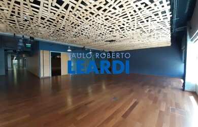 Imagem: O depósito possui 5 Vagas na garagem, 4.459m² de Área e