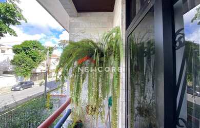 Imagem: A casa possui 3 Dormitórios, 4 Banheiros, 2 Vagas na garagem