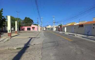 Imagem: A casa possui 2 Dormitórios, 1 Banheiro, 1 Vaga na garagem