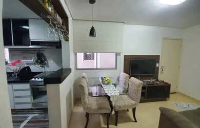 Imagem: O apartamento possui 2 Dormitórios, 1 Banheiro, 1 Vaga na garagem