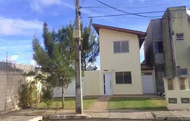 Imagem: A casa em condomínio possui 2 Dormitórios, 1 Banheiro, 2 Vagas