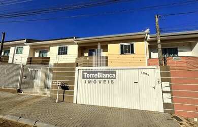 Imagem: A casa possui 3 Dormitórios, 3 Banheiros, 2 Vagas na garagem