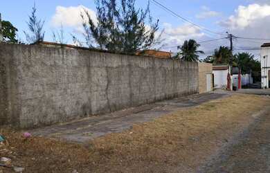 Imagem: A casa possui 2 Dormitórios, 2 Banheiros, 2 Vagas na garagem