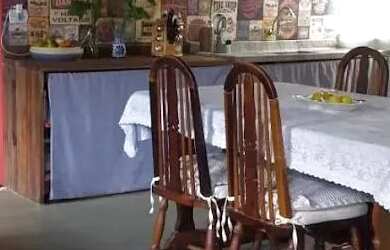 Imagem: A casae possui 2 Dormitórios, 1 Banheiro, 3 Vagas na garagem