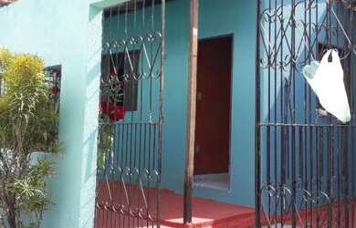 Imagem: A casa possui 2 Dormitórios, 2 Banheiros, 1 Vaga na garagem