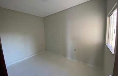 Imagem: A casa possui 2 Dormitórios, 1 Banheiro e 2 Vagas na garagem