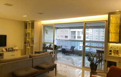 Imagem: O apartamento possui 4 Dormitórios, 5 Banheiros, 3 Vagas na