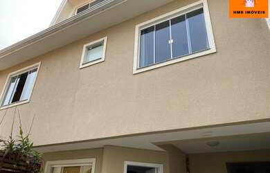 Imagem: A casa possui 3 Dormitórios, 2 Banheiros, 2 Vagas na garagem