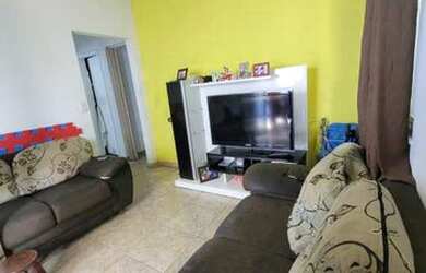 Imagem: A casa possui 2 Dormitórios, 1 Banheiro, 2 Vagas na garagem