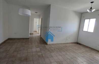 Imagem: O apartamento possui 3 Dormitórios, 1 Banheiro, 1 Vaga na garagem