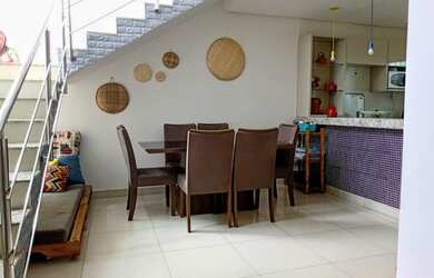 Imagem: A casa em condomínio possui 3 Dormitórios, 3 Banheiros e 129m²