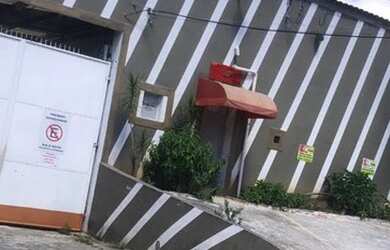 Imagem: O depósito possui 3 Vagas na garagem, 1.100m² de Área e