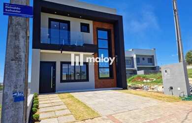 Imagem: A casa possui 3 Dormitórios, 2 Banheiros, 2 Vagas na garagem