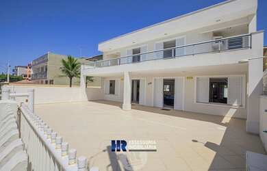 Imagem: A casa possui 5 Dormitórios, 5 Banheiros, 4 Vagas na garagem