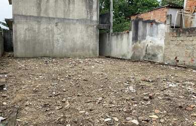 Imagem: A casa possui 4 Dormitórios, 4 Banheiros, 5 Vagas na garagem