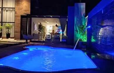 Imagem: A casa possui 4 Dormitórios, 4 Banheiros, 5 Vagas na garagem