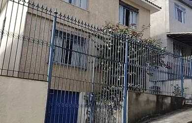 Imagem: A casa possui 3 Dormitórios, 2 Banheiros, 3 Vagas na garagem