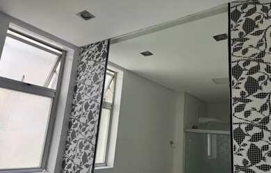 Imagem: O apartamento possui 1 Dormitório, 1 Banheiro, 1 Vaga na garagem