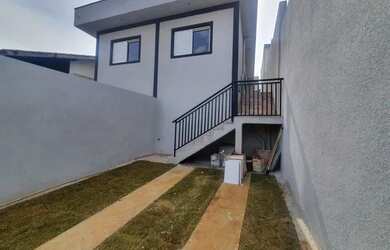 Imagem: A casa possui 2 Dormitórios, 2 Banheiros, 2 Vagas na garagem