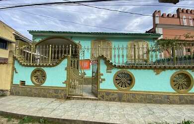 Imagem: A casa possui 2 Dormitórios, 1 Banheiro, 150m² de Área e