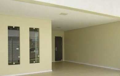 Imagem: A casa possui 3 Dormitórios, 3 Banheiros, 2 Vagas na garagem