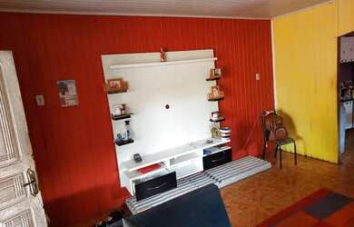 Imagem: A casa possui 2 Dormitórios, 1 Banheiro, 3 Vagas na garagem