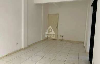 Imagem 3: Privilégio imóveis vende : Excelente sala quarto, com ótima localização