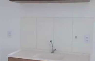 Imagem: O apartamento possui 2 Dormitórios, 1 Banheiro, 1 Vaga na garagem