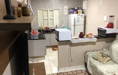 Imagem: A casa possui 2 Dormitórios, 1 Banheiro, 4 Vagas na garagem