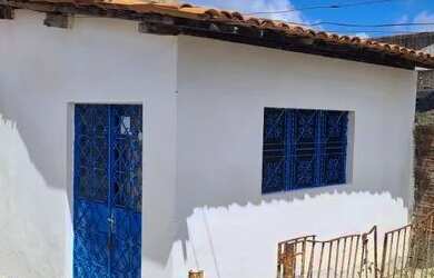 Imagem: A casa possui 2 Dormitórios, 1 Banheiro, 1 Vaga na garagem