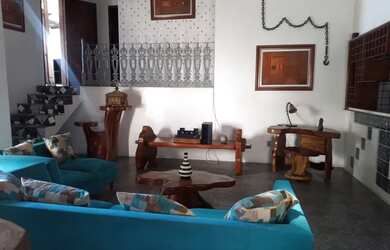 Imagem: A casa possui 2 Dormitórios, 2 Banheiros, 1 Vaga na garagem